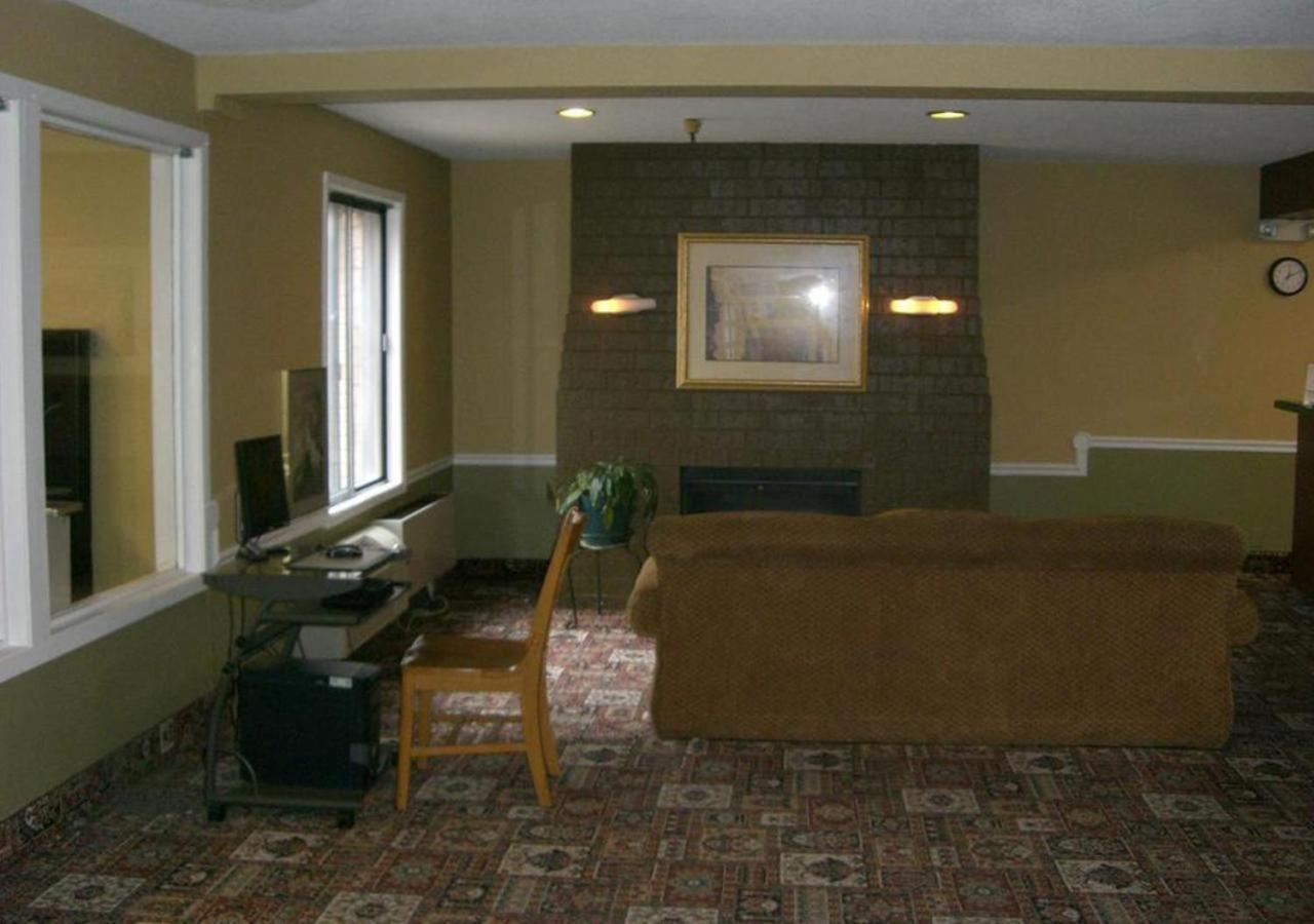 Norwood Inn Minneapolis Роузвил Екстериор снимка