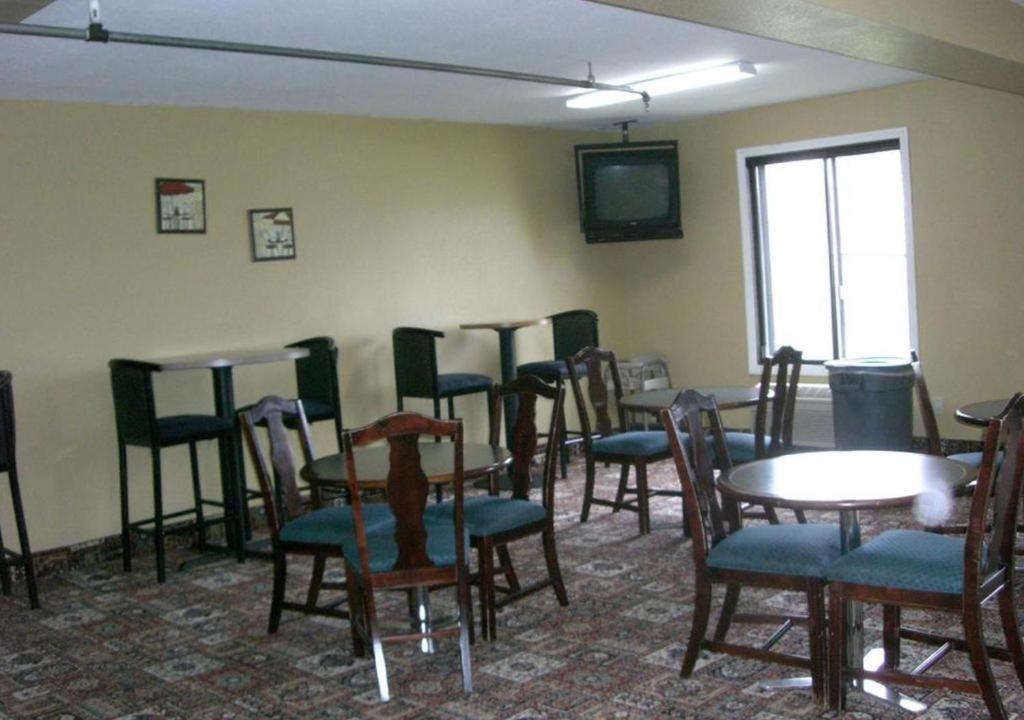 Norwood Inn Minneapolis Роузвил Екстериор снимка