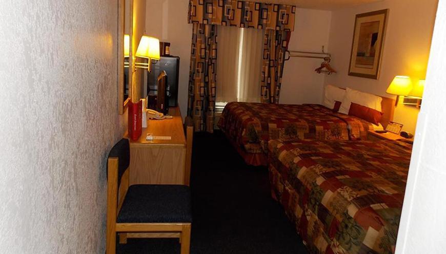 Norwood Inn Minneapolis Роузвил Екстериор снимка