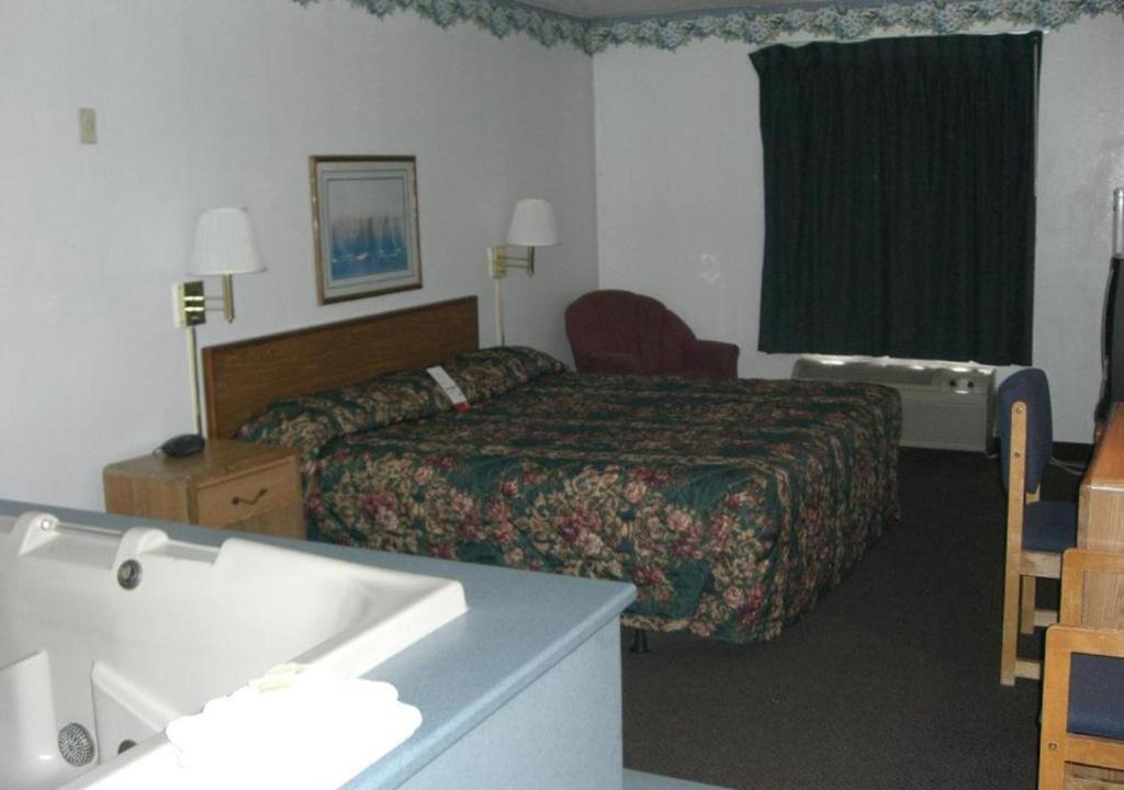 Norwood Inn Minneapolis Роузвил Екстериор снимка