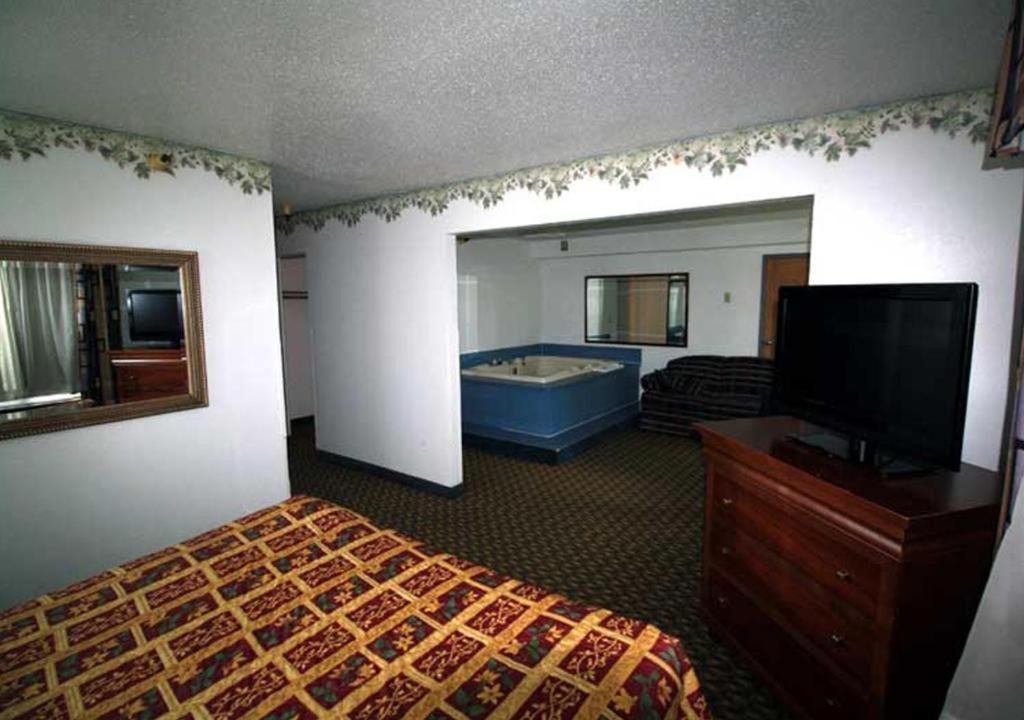 Norwood Inn Minneapolis Роузвил Екстериор снимка