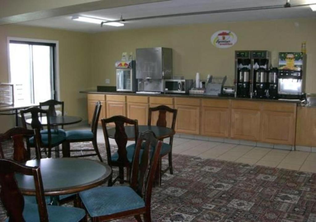 Norwood Inn Minneapolis Роузвил Екстериор снимка