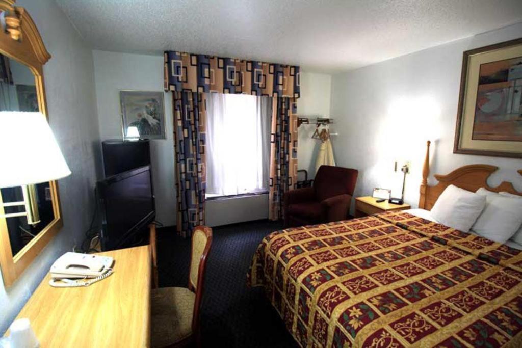 Norwood Inn Minneapolis Роузвил Екстериор снимка