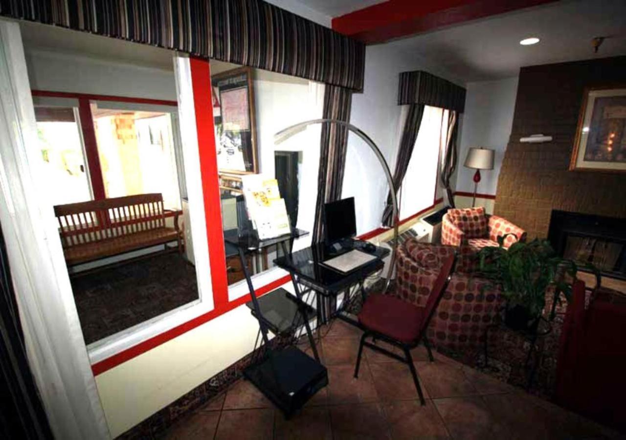 Norwood Inn Minneapolis Роузвил Екстериор снимка